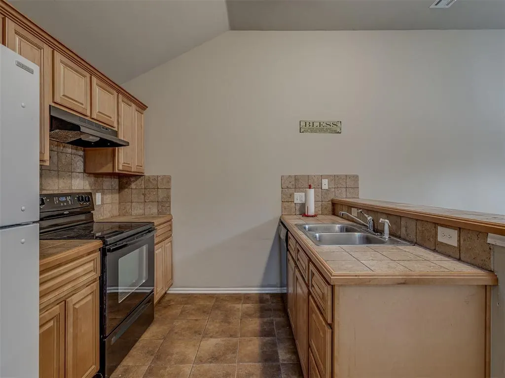 Photo 13 — 3624 Green Apple Place, Moore, OK 73160