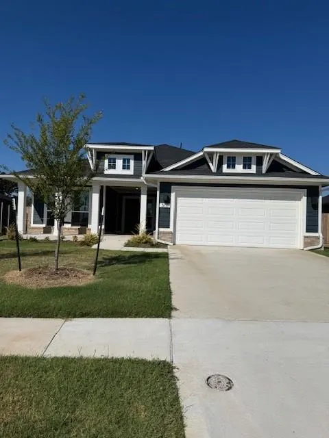 Front exterior — 307 Pleasant View, Harrah, OK 73045
