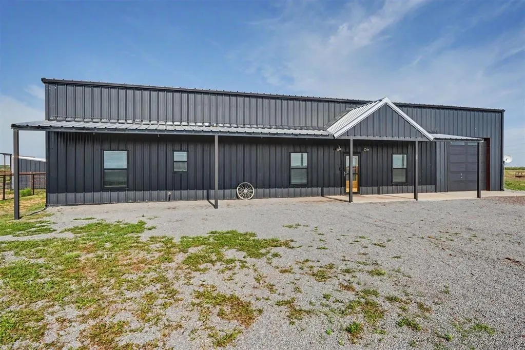 Photo 3 — 16349 S County Road 197, Olustee, OK 73560