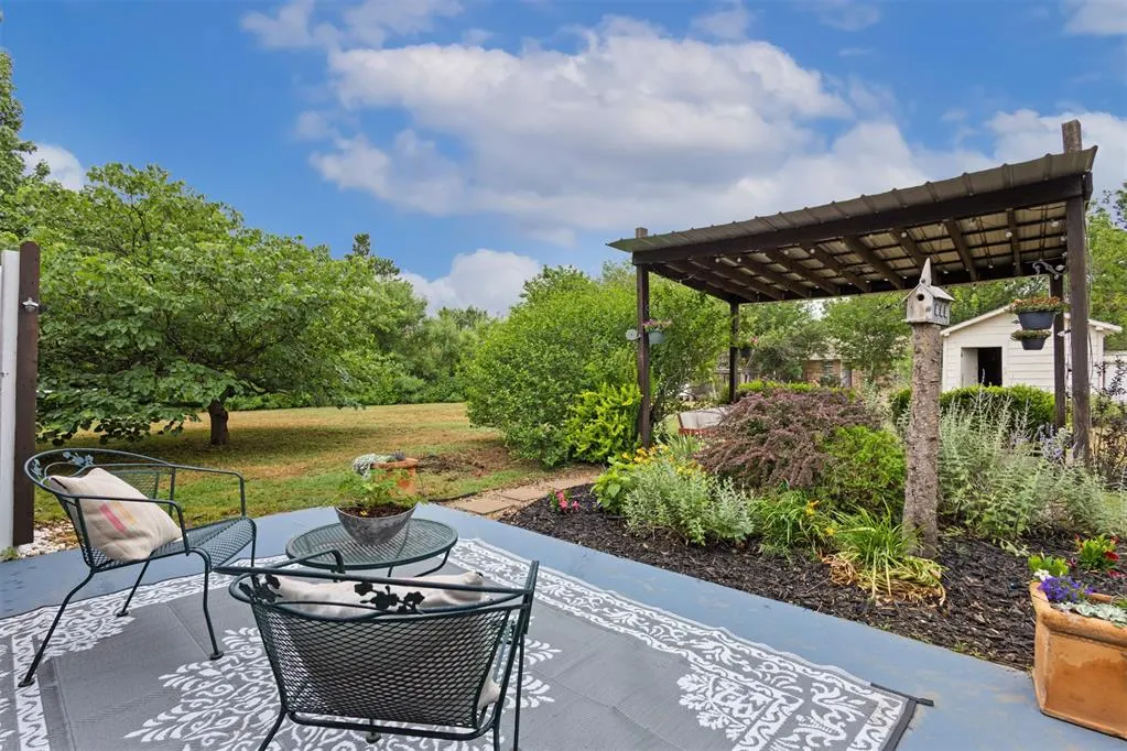 Photo 3 — 623 Greenbriar Avenue, Edmond, OK 73034