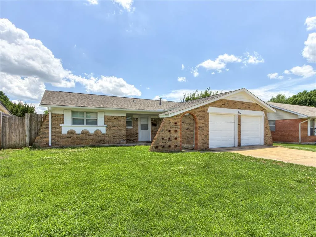 Front exterior — 912 Meadowgreen Drive, Midwest City, OK 73110