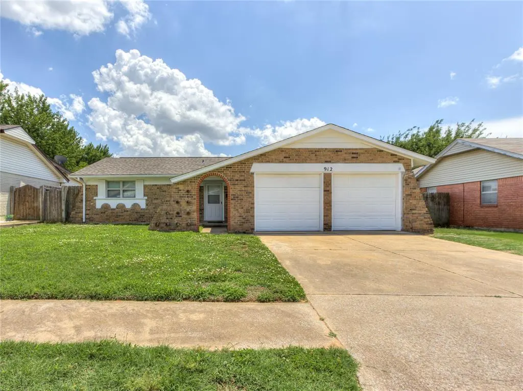 Photo 2 — 912 Meadowgreen Drive, Midwest City, OK 73110