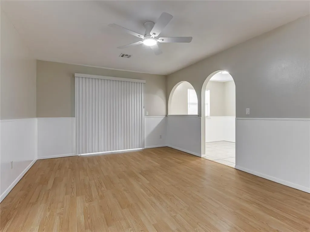 Photo 5 — 912 Meadowgreen Drive, Midwest City, OK 73110