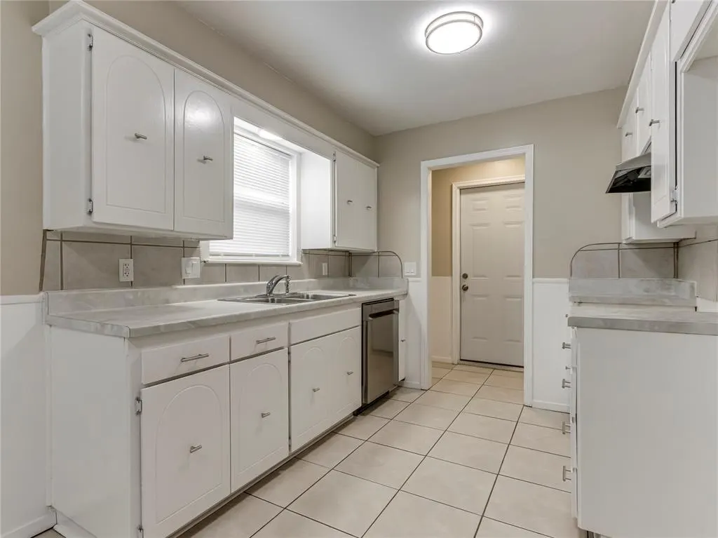 Photo 8 — 912 Meadowgreen Drive, Midwest City, OK 73110
