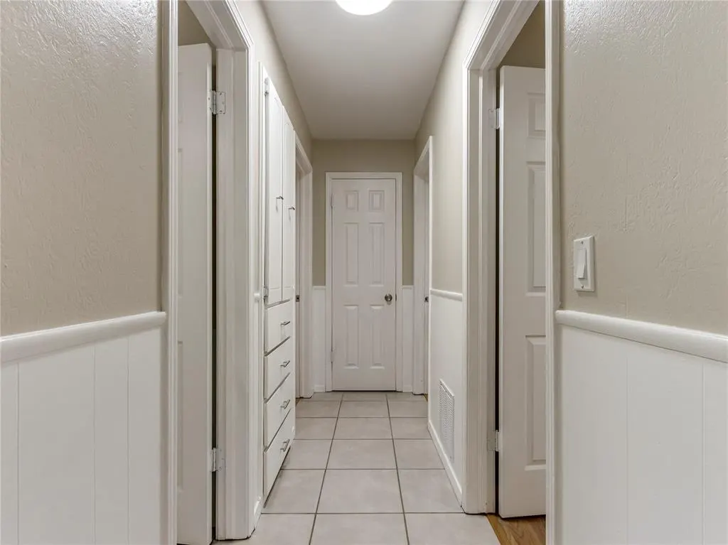 Photo 11 — 912 Meadowgreen Drive, Midwest City, OK 73110