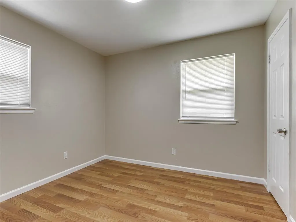 Photo 15 — 912 Meadowgreen Drive, Midwest City, OK 73110