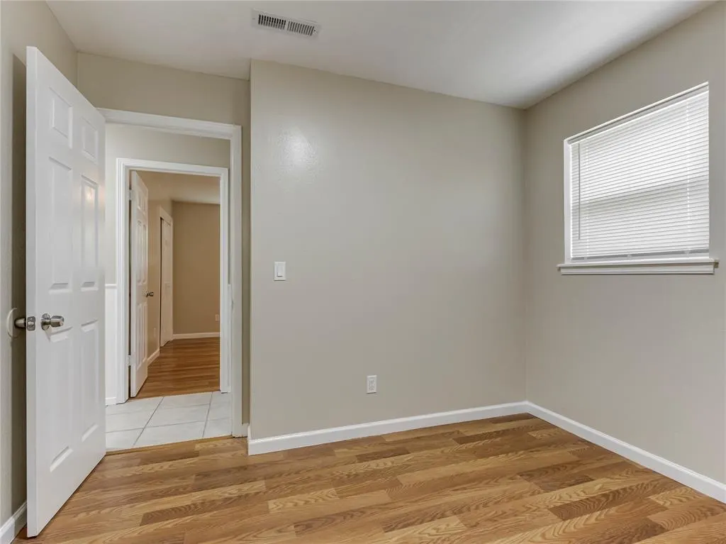 Photo 16 — 912 Meadowgreen Drive, Midwest City, OK 73110