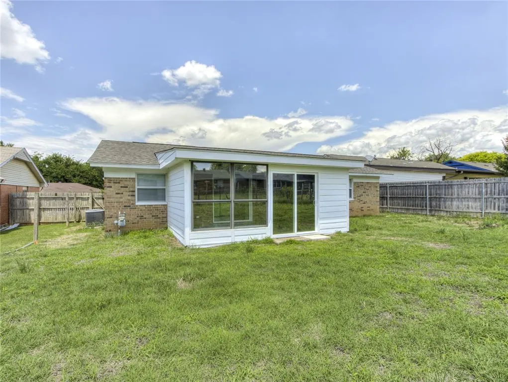 Photo 22 — 912 Meadowgreen Drive, Midwest City, OK 73110