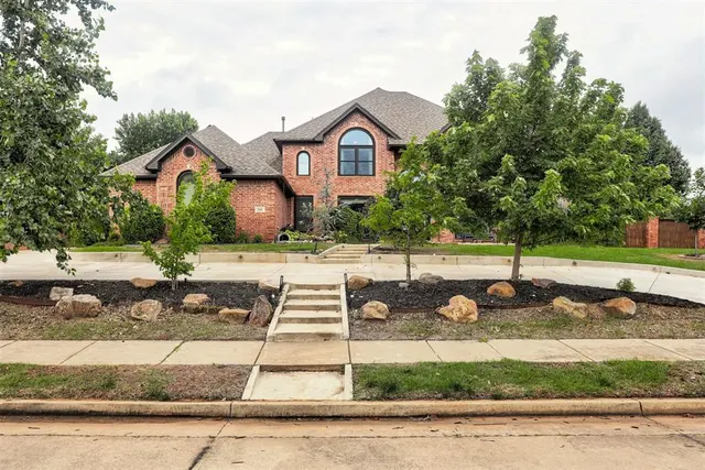 Photo 4 — 2601 Stratton Drive, Edmond, OK 73013
