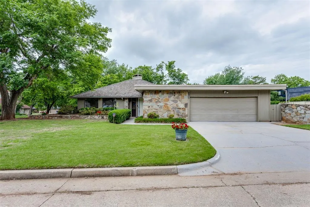 Photo 2 — 2933 Browne Stone Road, Oklahoma City, OK 73120