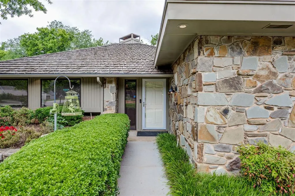 Photo 6 — 2933 Browne Stone Road, Oklahoma City, OK 73120