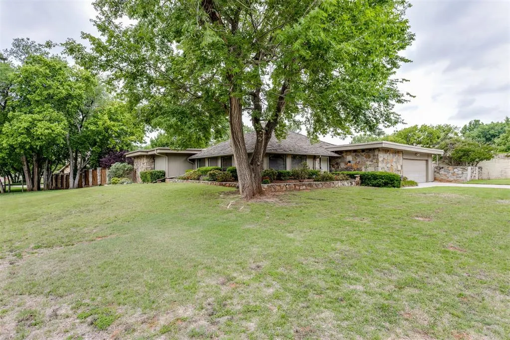 Front exterior — 2933 Browne Stone Road, Oklahoma City, OK 73120