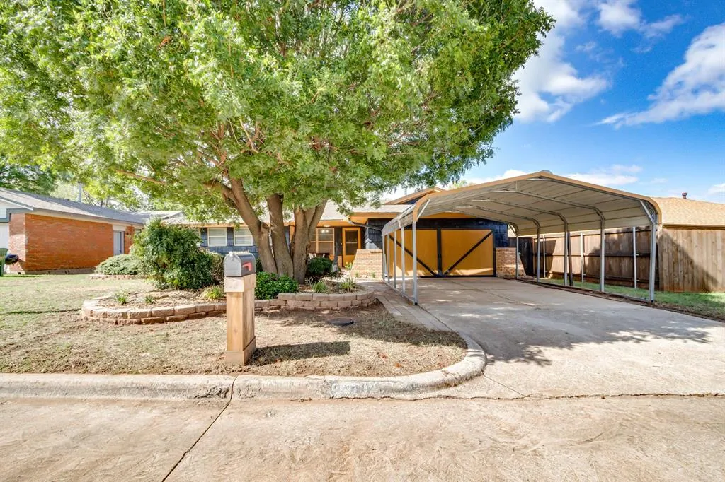 Photo 2 — 1102 Yuhoma Drive, Yukon, OK 73099