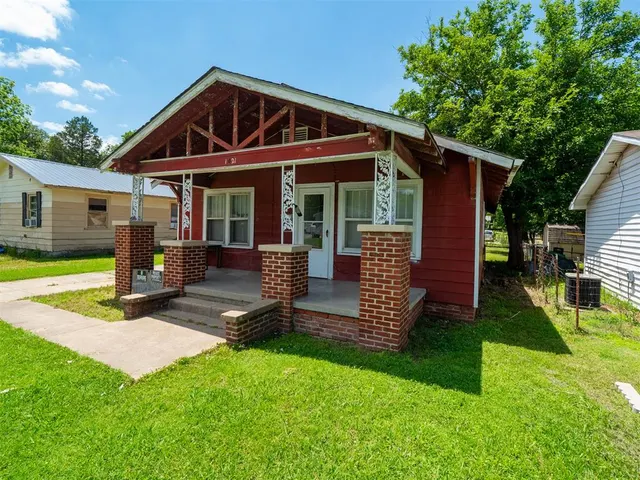 Photo 3 — 1021 S Ocheese Avenue, Wewoka, OK 74884