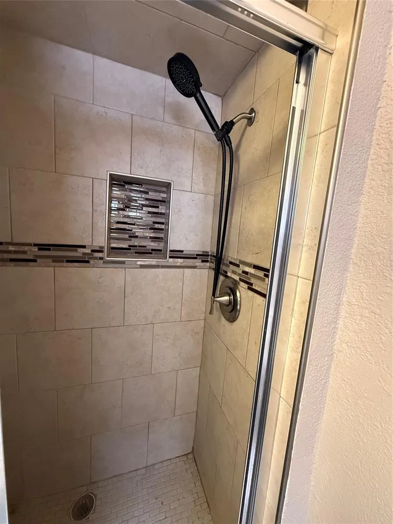 Photo 13 — 2901 NE Lakeview Circle, Lawton, OK 73507