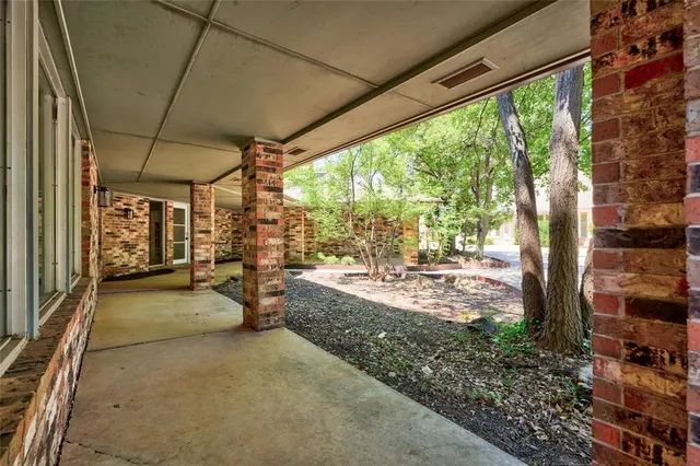 Photo 6 — 6325 Glenbrook Court, Oklahoma City, OK 73118