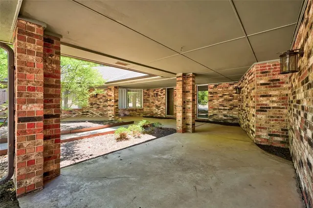 Photo 7 — 6325 Glenbrook Court, Oklahoma City, OK 73118