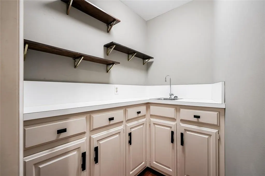 Photo 12 — 6325 Glenbrook Court, Oklahoma City, OK 73118