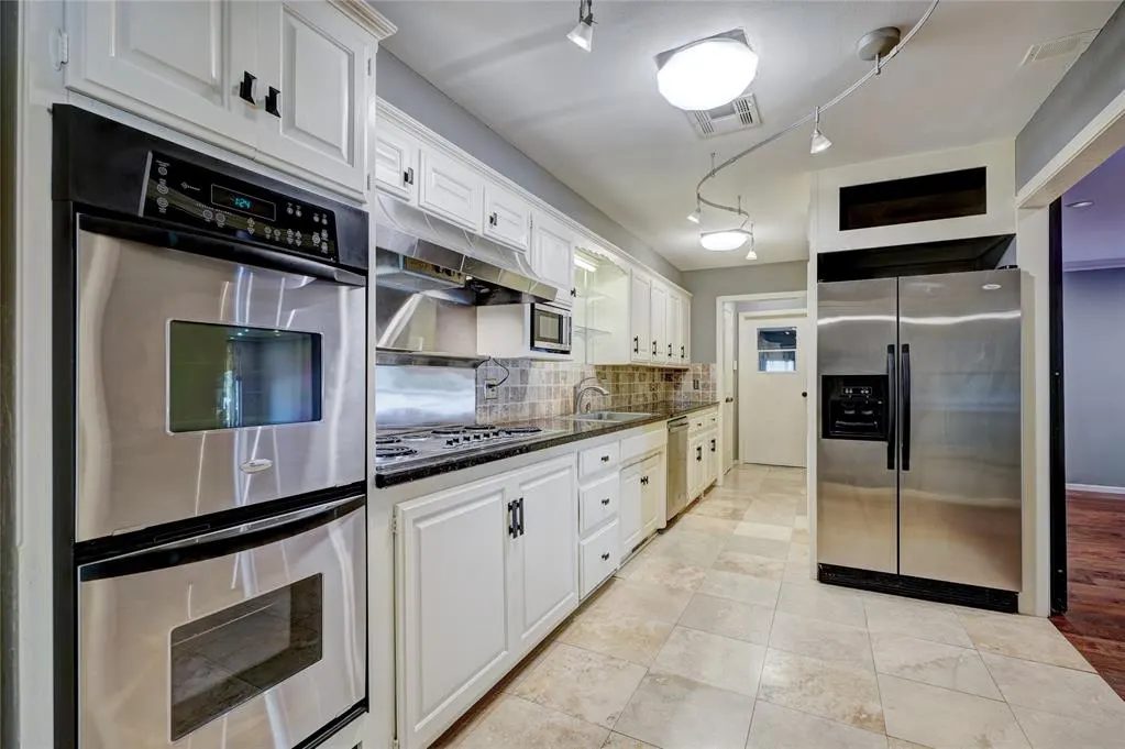 Photo 21 — 6325 Glenbrook Court, Oklahoma City, OK 73118