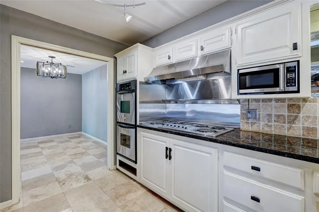 Photo 23 — 6325 Glenbrook Court, Oklahoma City, OK 73118