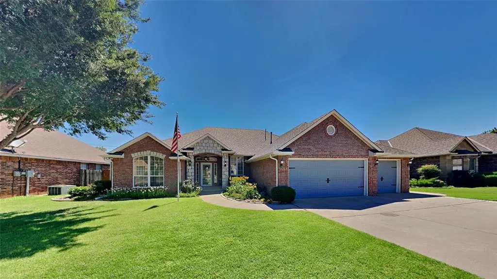 Front exterior — 9200 Stacy Lynn Lane, Yukon, OK 73099