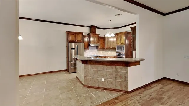 Photo 6 — 9200 Stacy Lynn Lane, Yukon, OK 73099