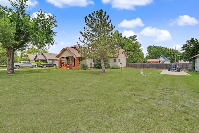 Photo 7 — 110 S Stephens, Hobart, OK 73651
