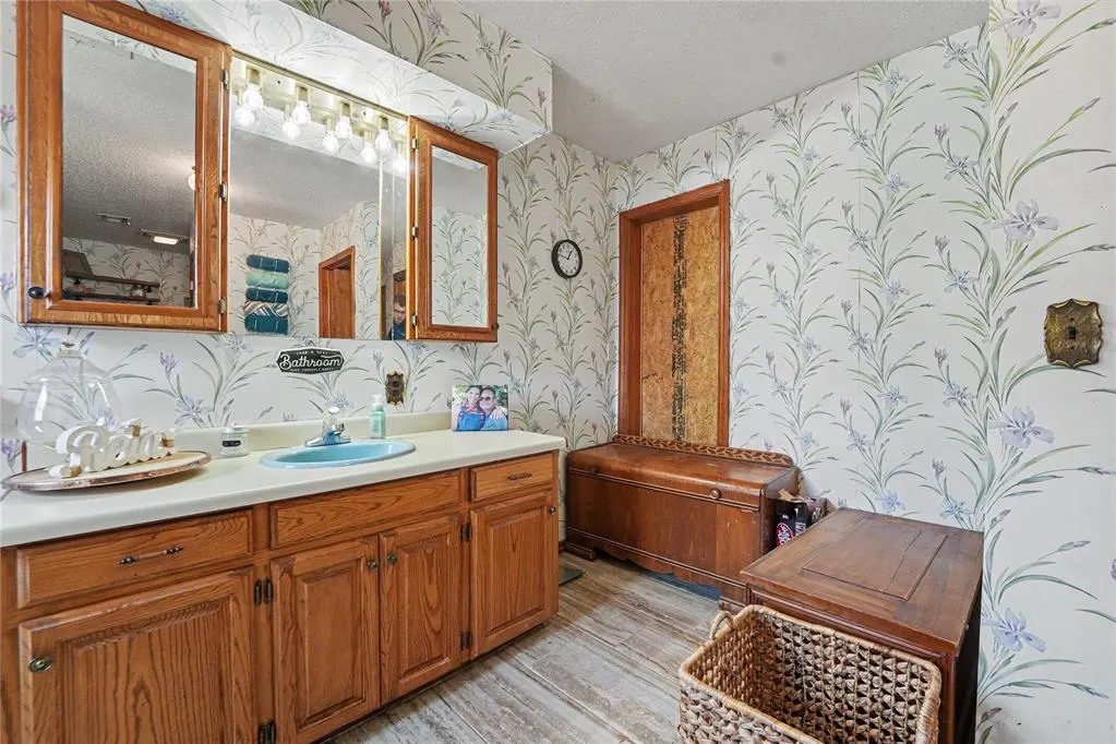 Photo 27 — 110 S Stephens, Hobart, OK 73651
