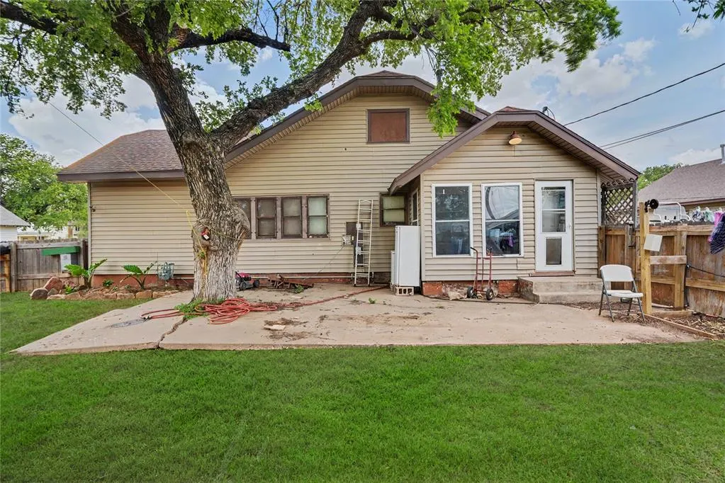 Photo 38 — 110 S Stephens, Hobart, OK 73651