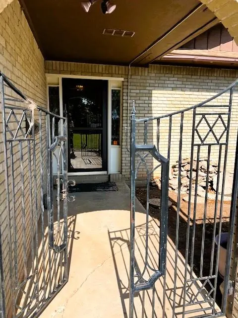 Photo 4 — 413 N Washington Street, Hobart, OK 73651