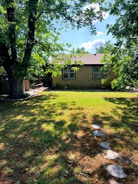 Photo 10 — 413 N Washington Street, Hobart, OK 73651