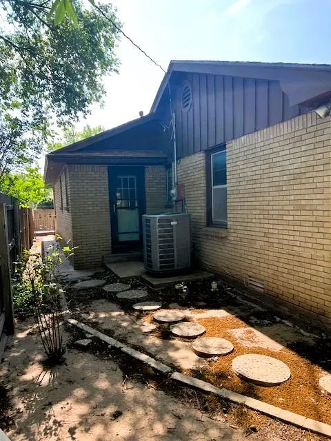 Photo 13 — 413 N Washington Street, Hobart, OK 73651