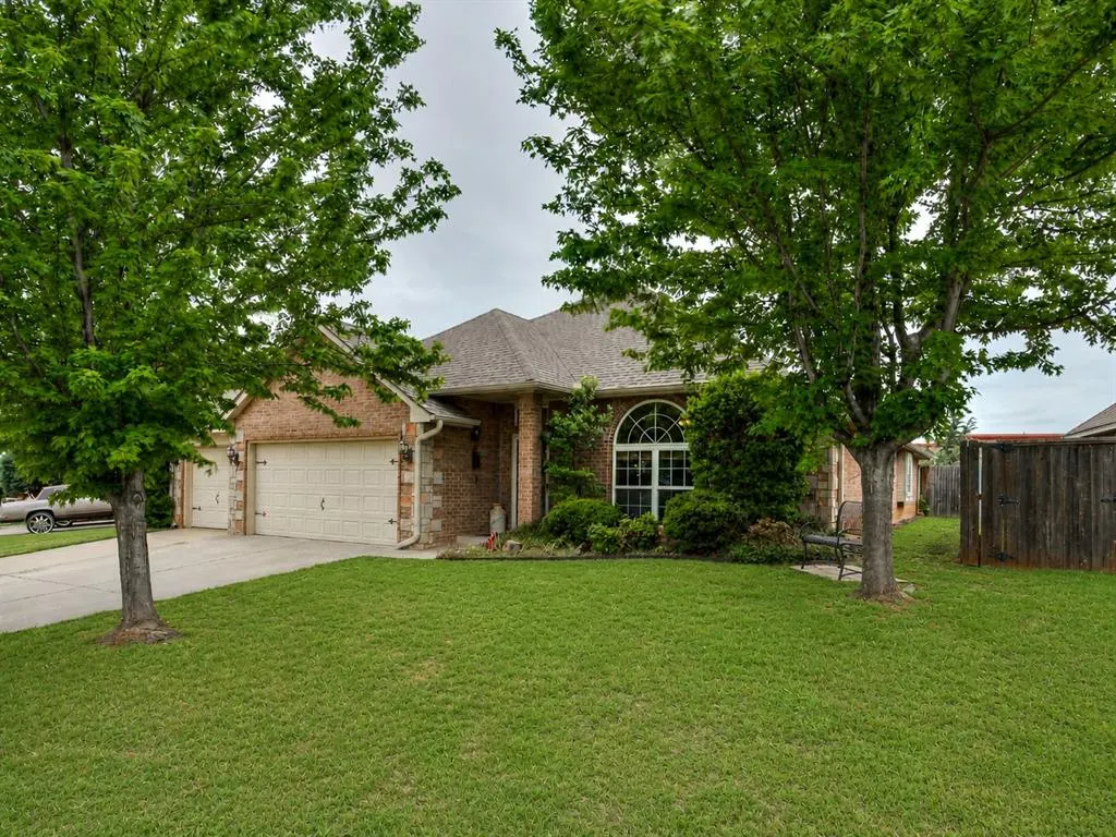 Photo 2 — 1205 NW 190th Place, Edmond, OK 73012