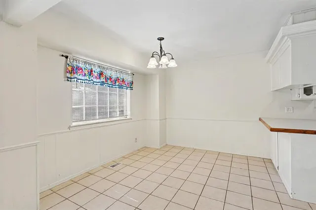 Photo 5 — 2721 Forest Oaks Circle, Norman, OK 73071