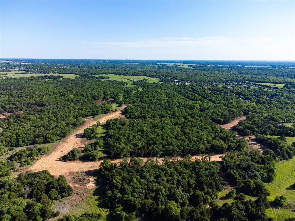 Photo 2 — 660 Simpson Lane, Edmond, OK 73034