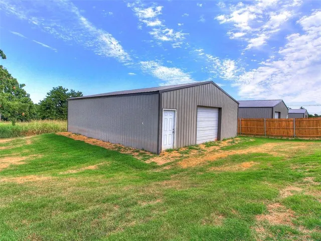 Photo 7 — 660 Simpson Lane, Edmond, OK 73034