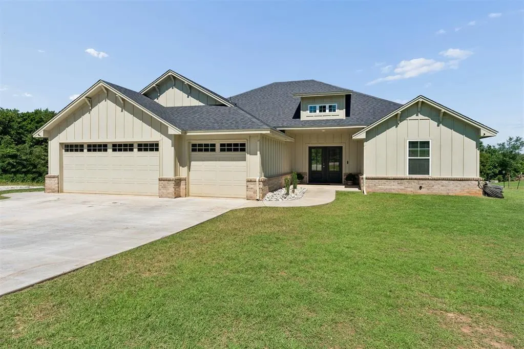 Photo 2 — 10401 Dove Court, Newalla, OK 74857
