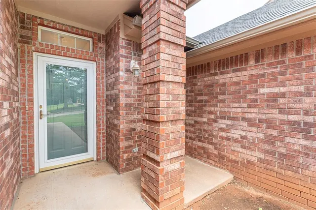 Photo 4 — 117 The Hills, Clinton, OK 73601