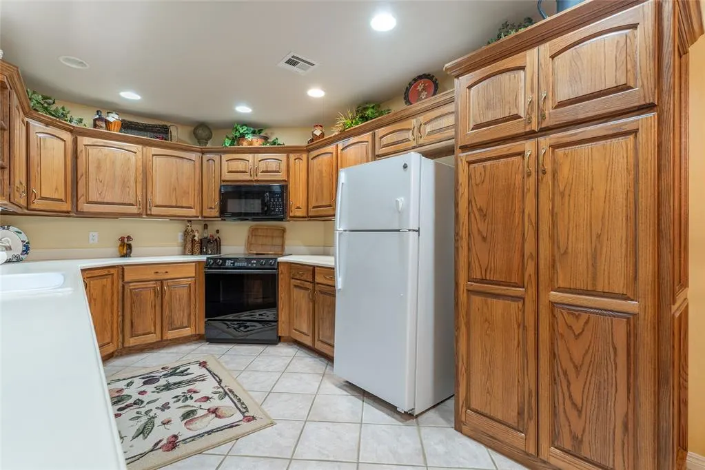Photo 21 — 117 The Hills, Clinton, OK 73601