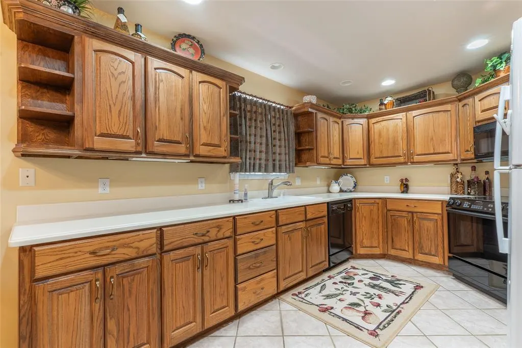 Photo 22 — 117 The Hills, Clinton, OK 73601