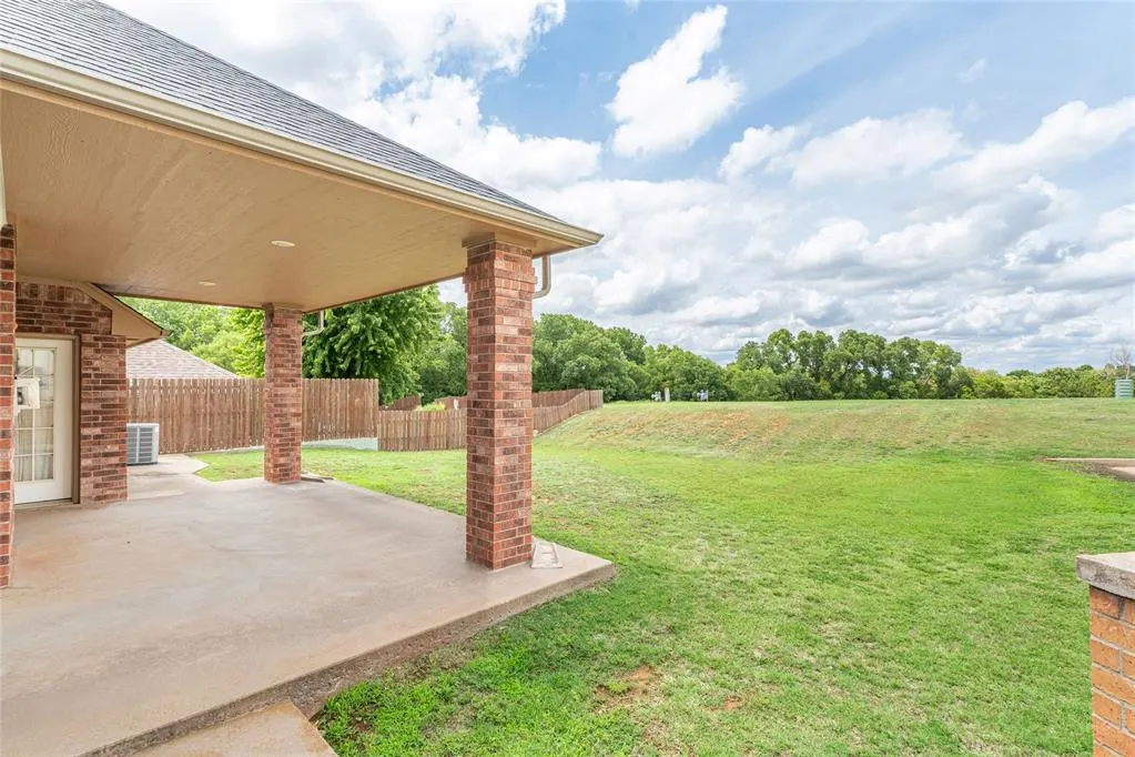 Photo 31 — 117 The Hills, Clinton, OK 73601