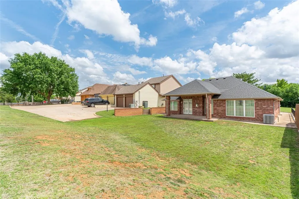 Photo 37 — 117 The Hills, Clinton, OK 73601