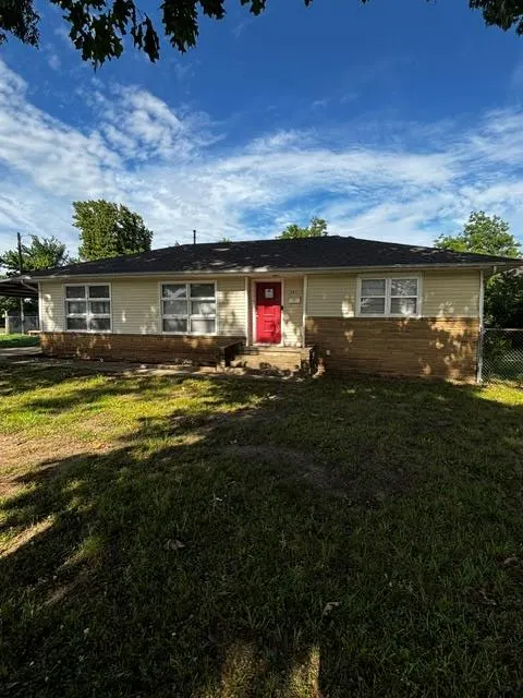 Front exterior — 302 S 9th Street, Okemah, OK 74859