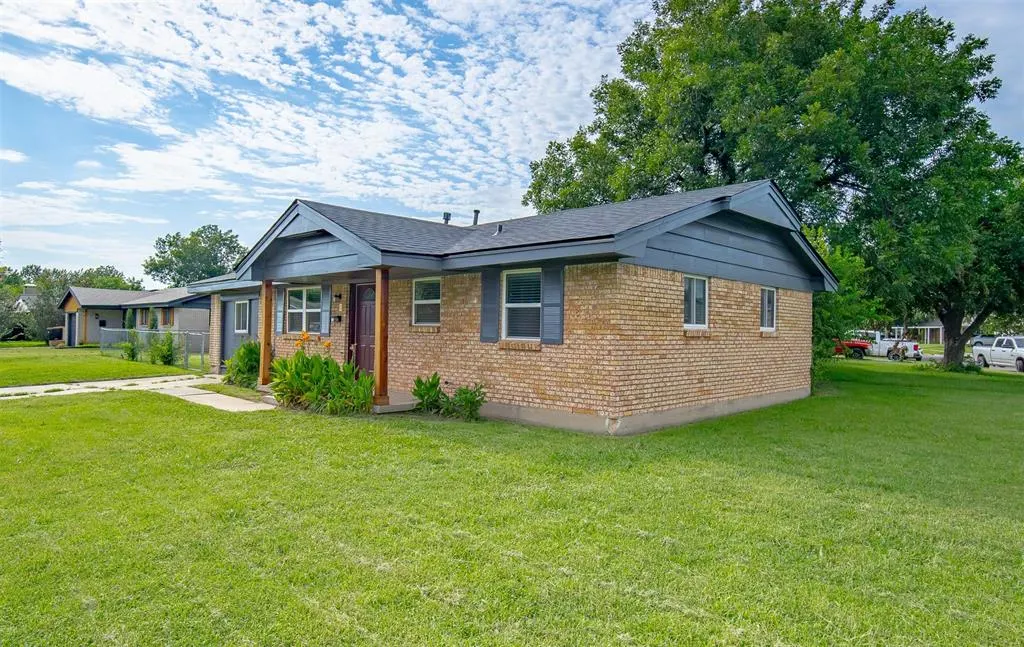 Front exterior — 901 SW 3rd Street, Moore, OK 73160