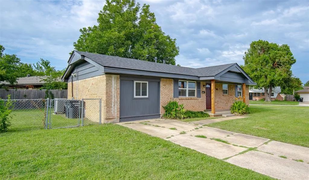 Photo 3 — 901 SW 3rd Street, Moore, OK 73160