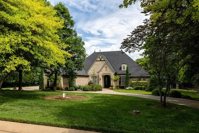 Photo 2 — 6607 Forest Creek Drive, Edmond, OK 73034