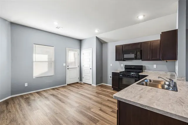 Photo 6 — 11712 NW 94th Street, Yukon, OK 73099