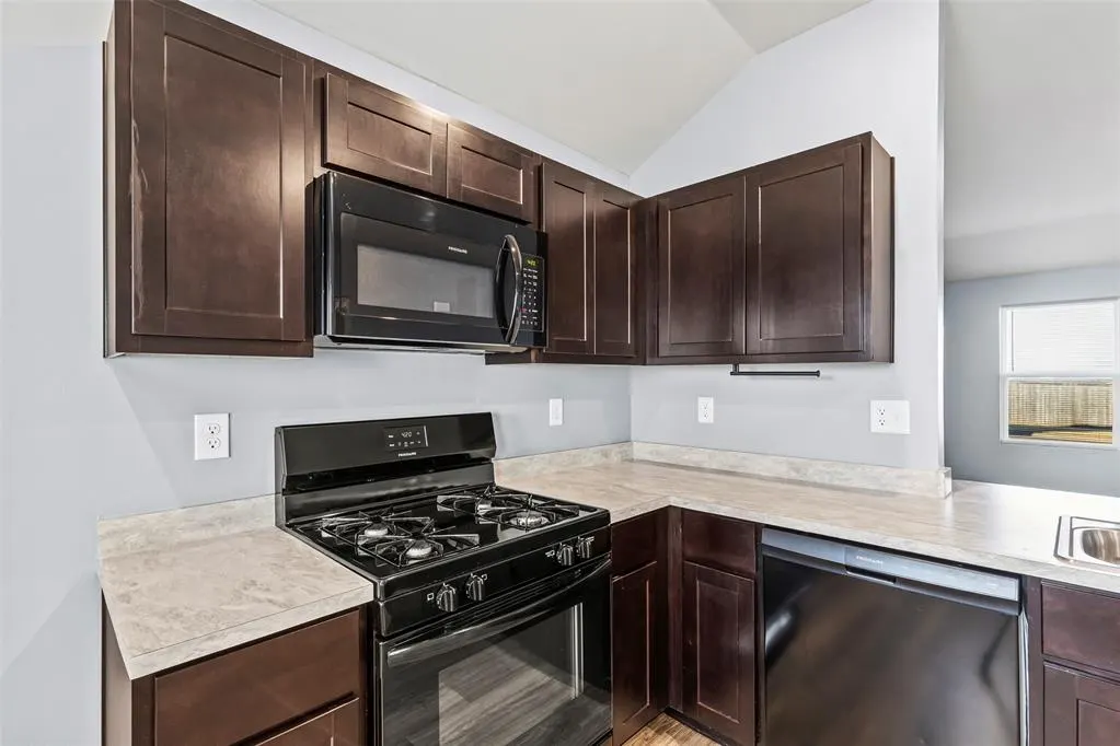 Photo 9 — 11712 NW 94th Street, Yukon, OK 73099