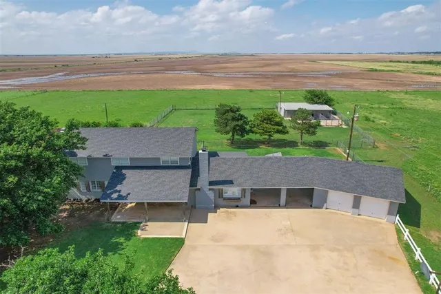 Photo 2 — 21145 Us Highway 62, Headrick, OK 73549
