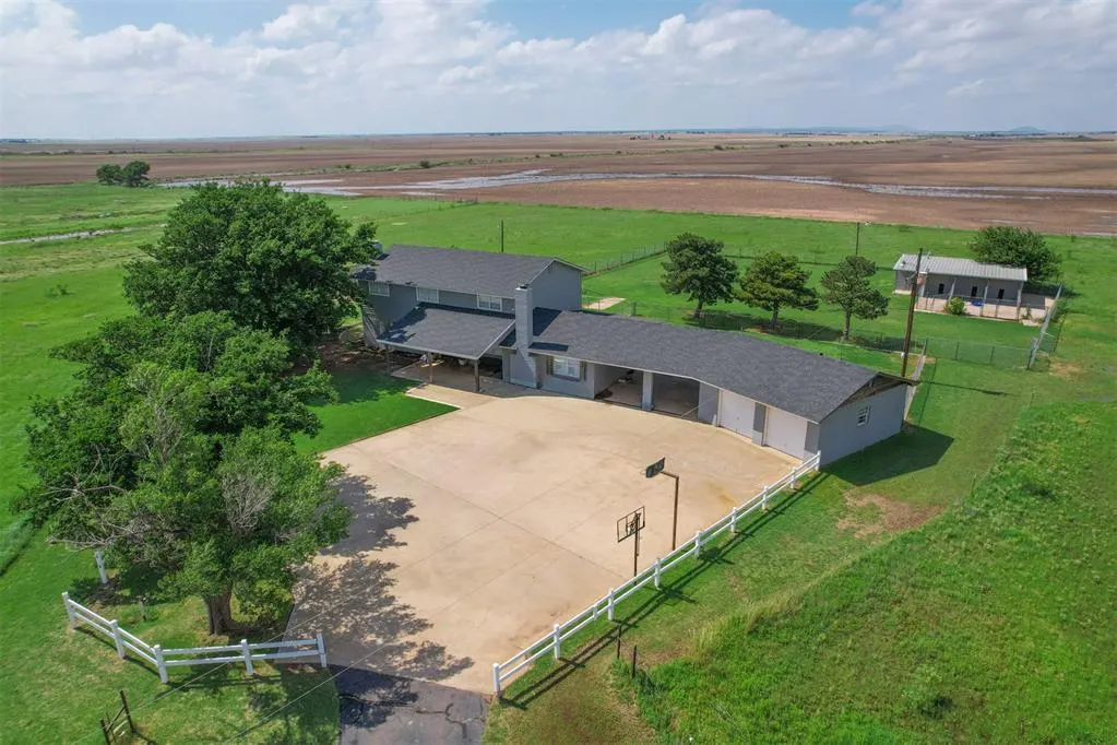 Front exterior — 21145 Us Highway 62, Headrick, OK 73549